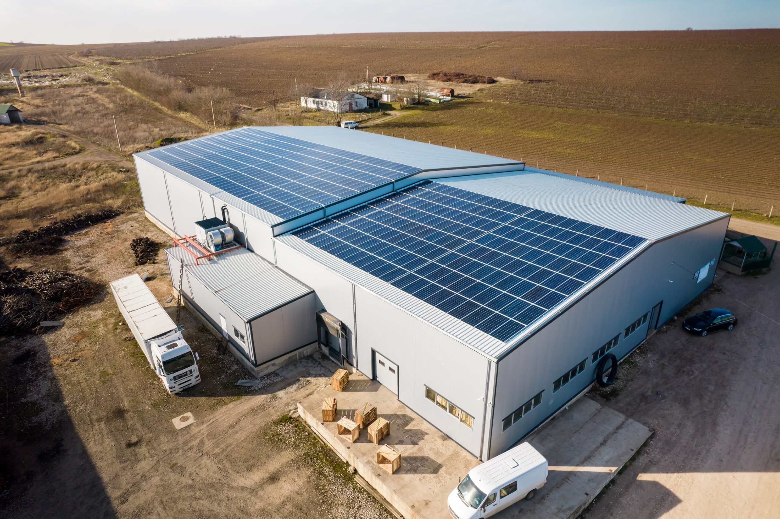 Entrepôt avec panneaux photovoltaïques Entrepôt avec panneaux photovoltaïques