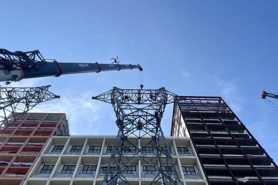 En Seine-Saint-Denis, le village olympique se débarrasse de ses pylônes électriques