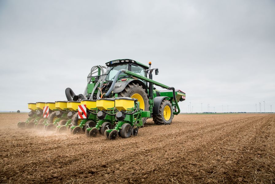 La France négocie avec Bruxelles la distribution d’un biocarburant non routier 100% végétal, le GNR XTL