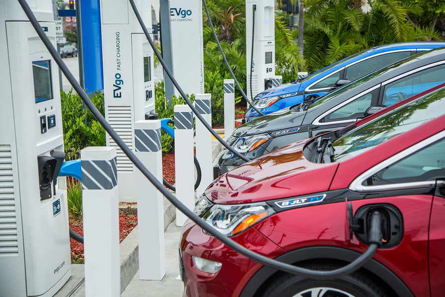 L’AIE salue la croissance soutenue des ventes de véhicules électriques mais s’inquiète de leur prix